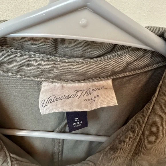 Universal Thread - Picture 2 of 3